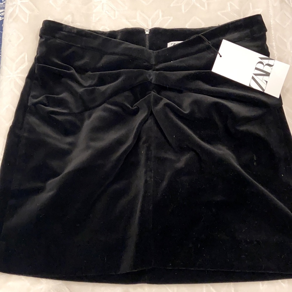 Zara black velvet skirt